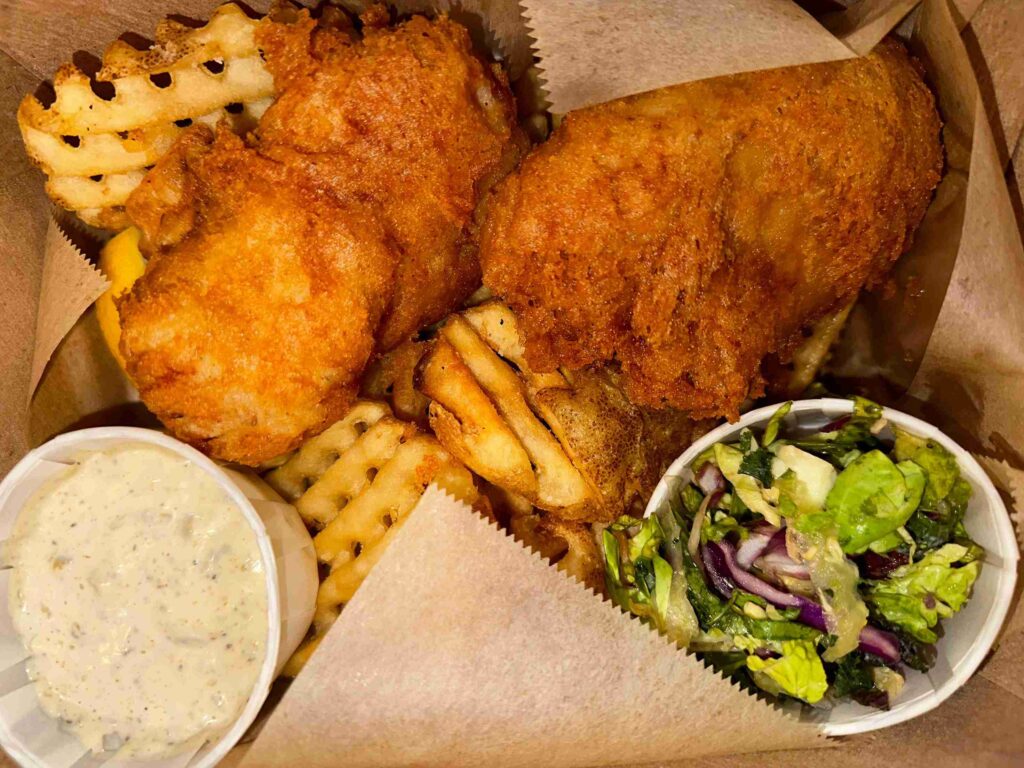 Dinner from Mammoth Brewing Co. (©Melanie Lee)