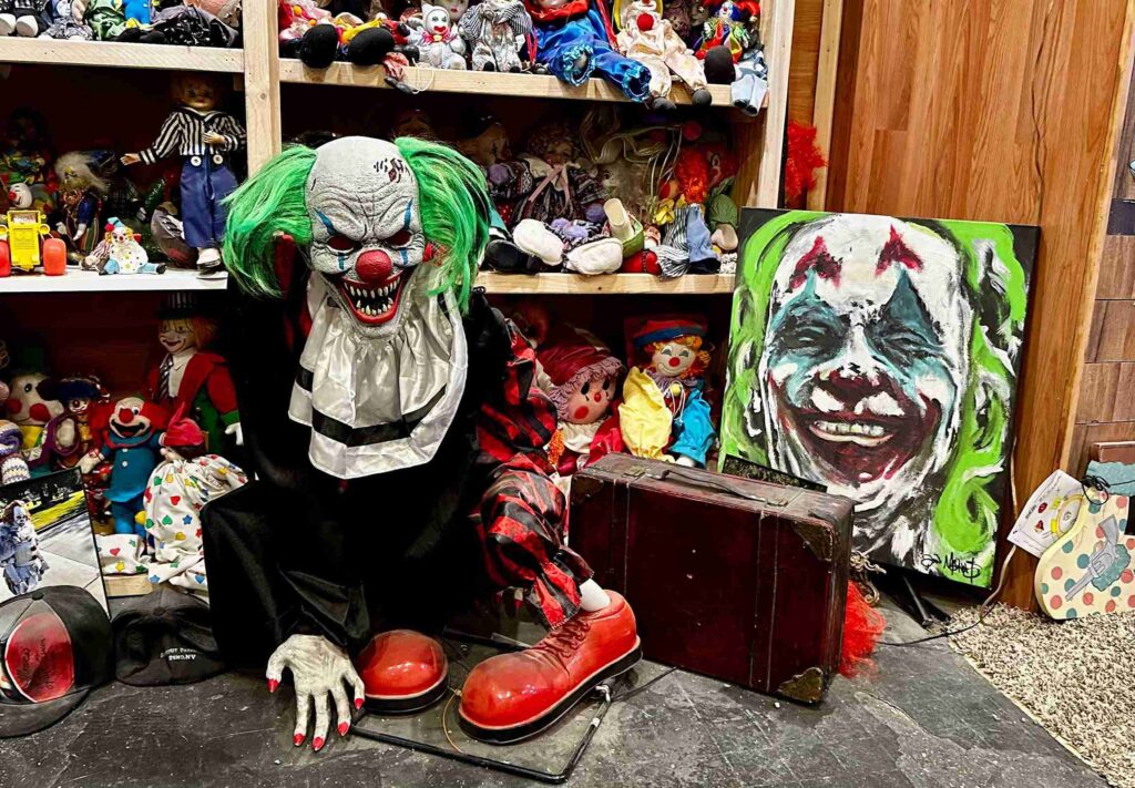 The World-Famous Clown Motel (©Melanie Lee)