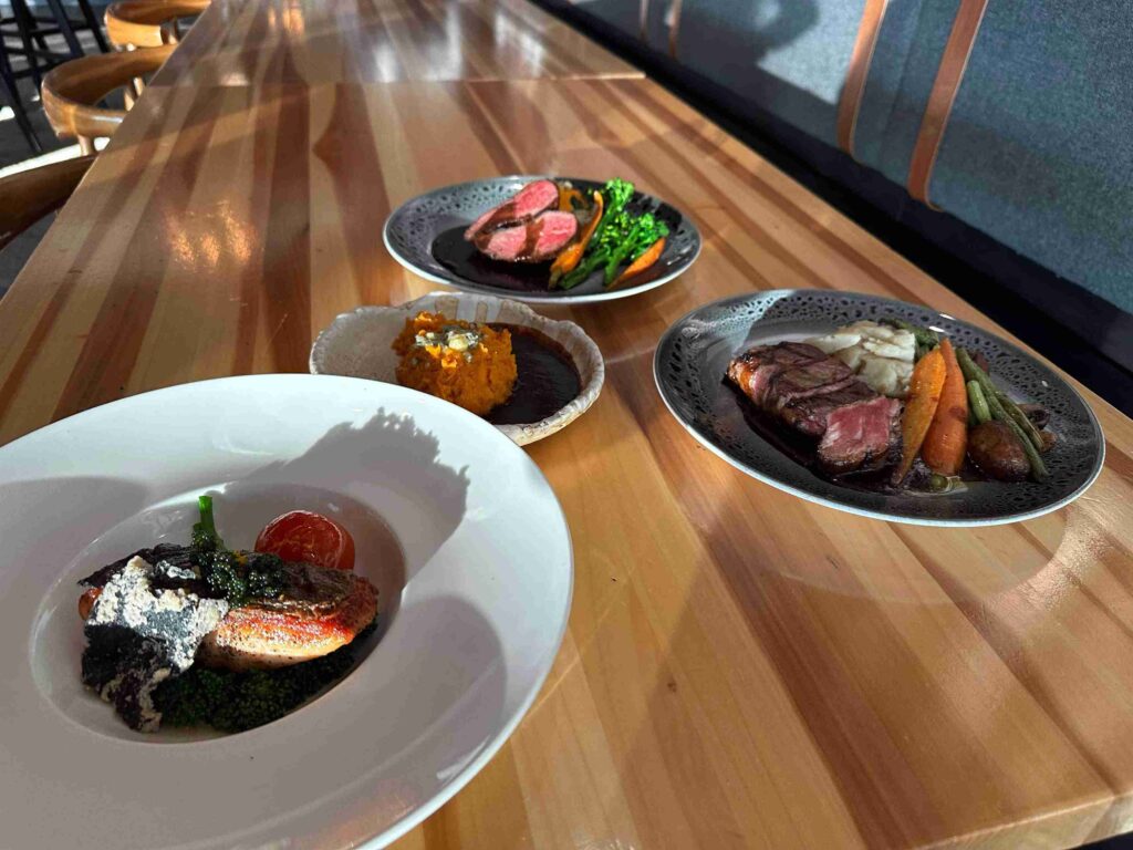 Dinner at Sky Bistro (©Melanie Lee)