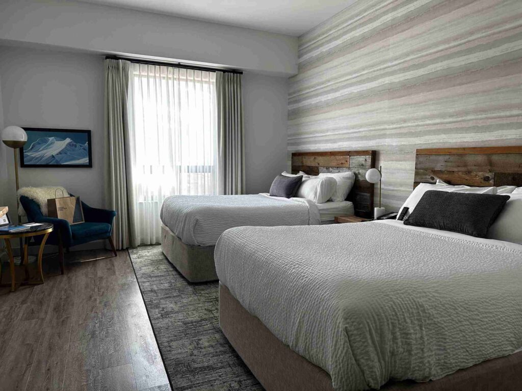Glacier View Lodge Room (©Melanie Lee)