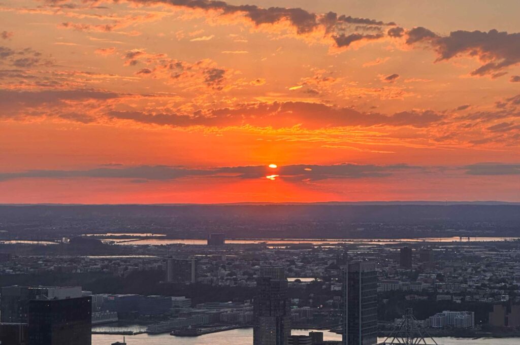Sunset at Top of the Rock (©Melanie Lee)