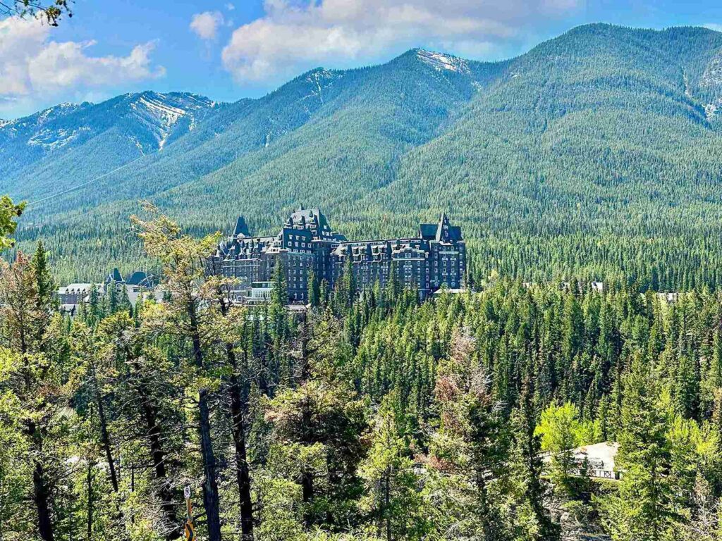 Surprise Corner (©Melanie Lee)