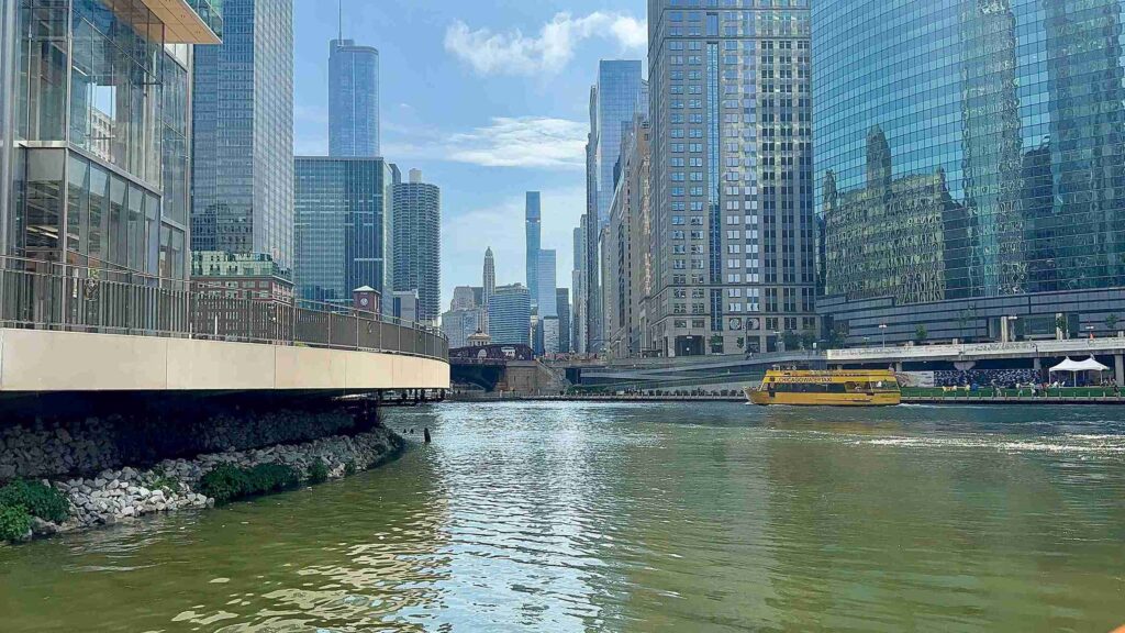 Chicago Riverwalk from Shoreline Sightseeing (©Melanie Lee)