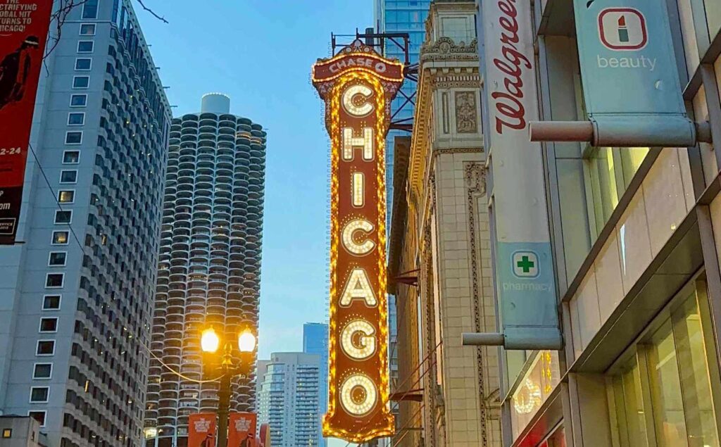 Chicago Theatre (©Melanie Lee)