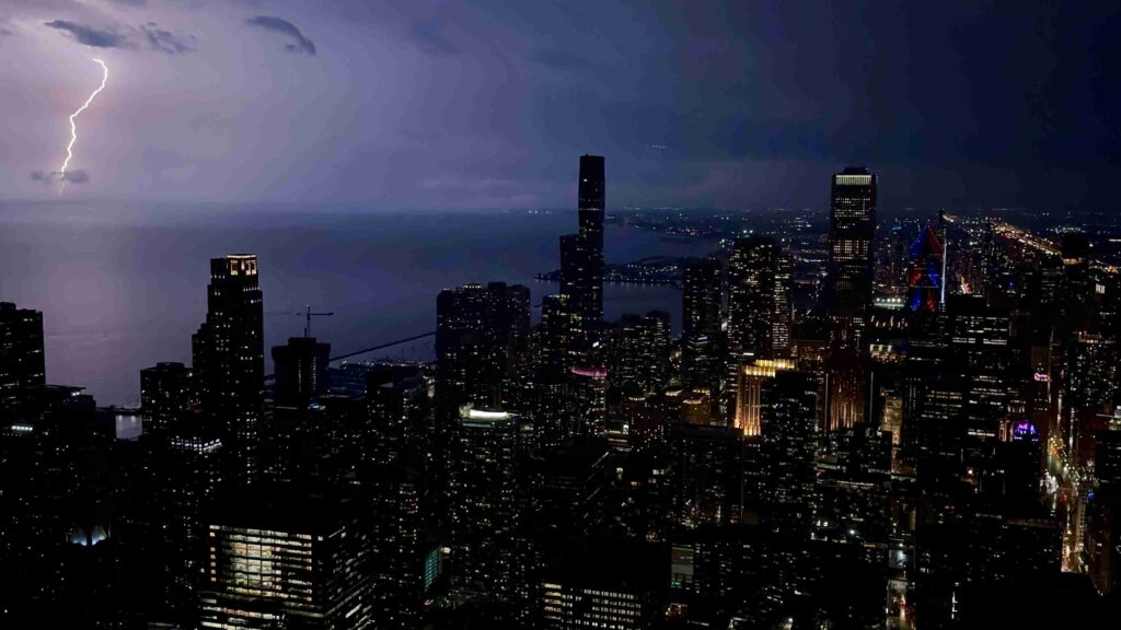 360 Chicago Lightning View (©Melanie Lee)