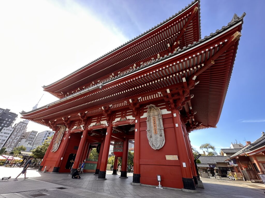 A fairly quiet morning at Senso-Ji (©Melanie Lee)