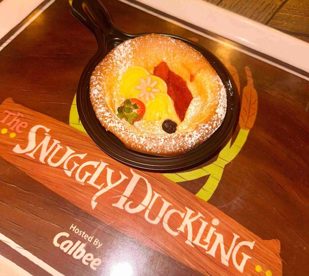 Snuggly Duckling at Fantasy Springs Inside Tokyo DisneySea (©Melanie Lee)