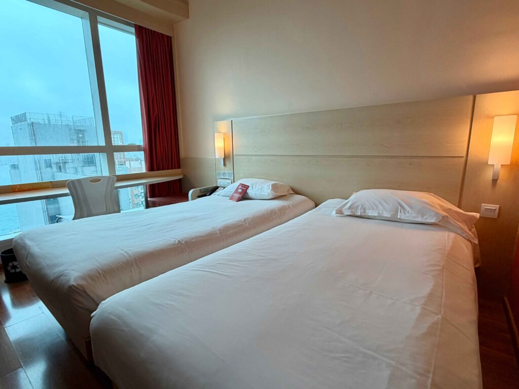 Ibis Sheung Wan/Central Hotel Room (©Melanie Lee)