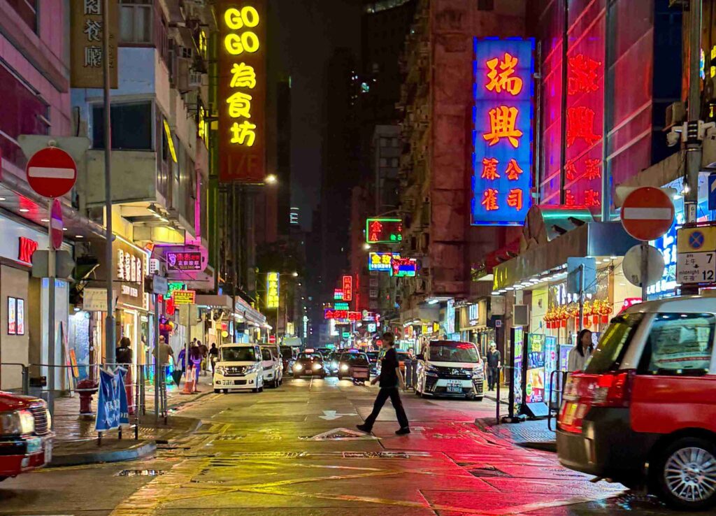Mong Kok Neon Signs (©Melanie Lee)