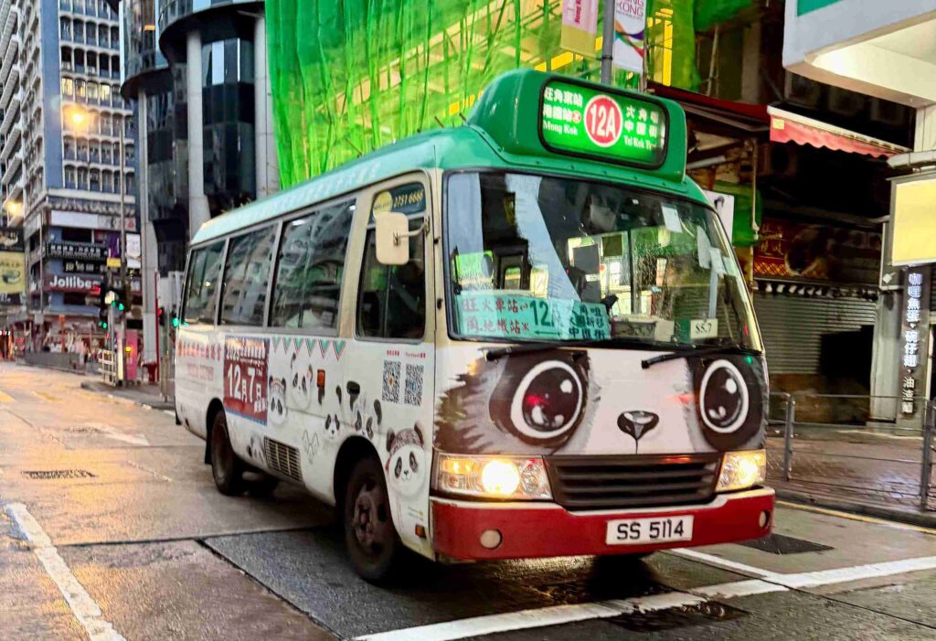 Hong Kong Mini Bus (©Melanie Lee)