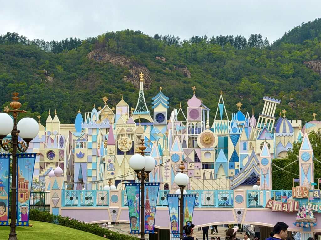 It's a Small World at Hong Kong Disneyland (©Melanie Lee)