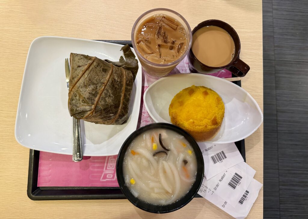 Breakfast at Cafe de Coral (©Melanie Lee)