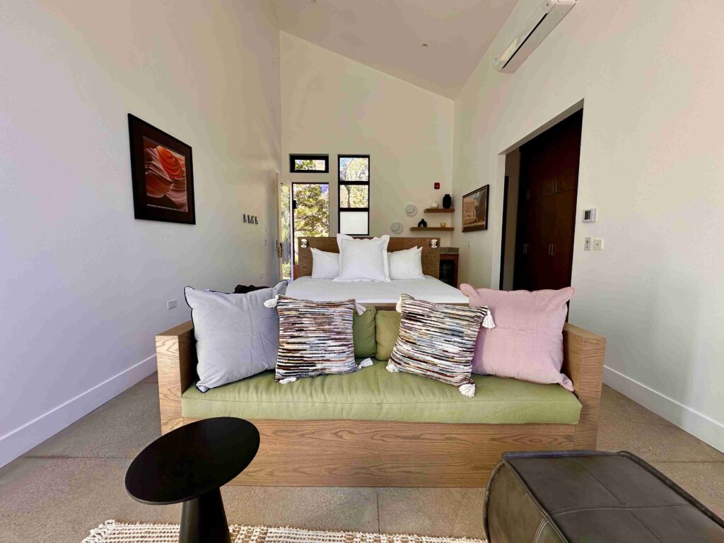 High Mountain King Room at Flanigan's Resort & Spa (©Melanie Lee)